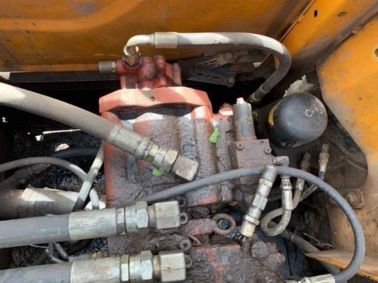 ขายตามสภาพ 655,000 บาท (เสื้อเครื่องทะลุ)  8,000 ชม   HYUNDAI ROBEX 140LC-9S เอกสารเล่มจดทะเบียนปี 60  เครื่องเสื้อสูบทะลุ ใต้ตูดปั้มโช่ล่า โช่หนา เอวแน่น ไฟฟ้าครบ  รถอยู่  นครปฐม โทร 0610710295  สนใจ รายการสินค้า อื่นๆ ที่ เว็ปไชค์ Truck2Hand https://www