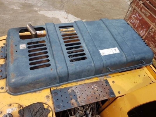 ขายตามสภาพ 655,000 บาท (เสื้อเครื่องทะลุ)  8,000 ชม   HYUNDAI ROBEX 140LC-9S เอกสารเล่มจดทะเบียนปี 60  เครื่องเสื้อสูบทะลุ ใต้ตูดปั้มโช่ล่า โช่หนา เอวแน่น ไฟฟ้าครบ  รถอยู่  นครปฐม โทร 0610710295  สนใจ รายการสินค้า อื่นๆ ที่ เว็ปไชค์ Truck2Hand https://www