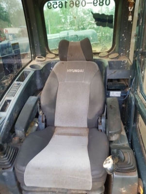 ขายตามสภาพ 655,000 บาท (เสื้อเครื่องทะลุ)  8,000 ชม   HYUNDAI ROBEX 140LC-9S เอกสารเล่มจดทะเบียนปี 60  เครื่องเสื้อสูบทะลุ ใต้ตูดปั้มโช่ล่า โช่หนา เอวแน่น ไฟฟ้าครบ  รถอยู่  นครปฐม โทร 0610710295  สนใจ รายการสินค้า อื่นๆ ที่ เว็ปไชค์ Truck2Hand https://www