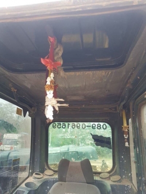 ขายตามสภาพ 655,000 บาท (เสื้อเครื่องทะลุ)  8,000 ชม   HYUNDAI ROBEX 140LC-9S เอกสารเล่มจดทะเบียนปี 60  เครื่องเสื้อสูบทะลุ ใต้ตูดปั้มโช่ล่า โช่หนา เอวแน่น ไฟฟ้าครบ  รถอยู่  นครปฐม โทร 0610710295  สนใจ รายการสินค้า อื่นๆ ที่ เว็ปไชค์ Truck2Hand https://www