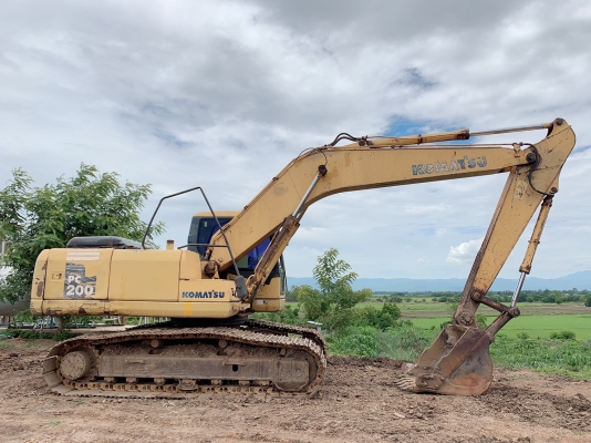 ขาย 865,000 บาท  KOMATSU PC 200-7 ปี 2005  1x,xxx ชัวโมง เครื่องดี ปั้มแรง โซ่ใหม่ 2 ข้าง ไฟฟ้าครบ เอวแน่น แอร์หนาว รถพร้อมใช้งาน เอกสารอินวอย์  รถอยู่ เพชรบูรณ์ โทร 0626426323