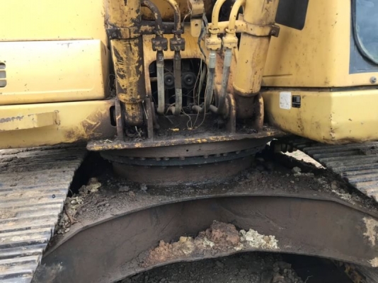 ขาย 865,000 KOMATSU pc 200-7 ปี 2005 ทำงาน  10,000 ชัวโมง เครื่องดี ปั้มแรง โซ่ใหม่ 2 ข้าง ไฟฟ้าครบ เอวแน่น แอร์หนาว  เอกสารอินวอยท์ รถสวยพร้อมใช้งาน รถอยู่  เพชรบูรณ์ 092-595-6777 061-446-2662 ญิ๋งยุ