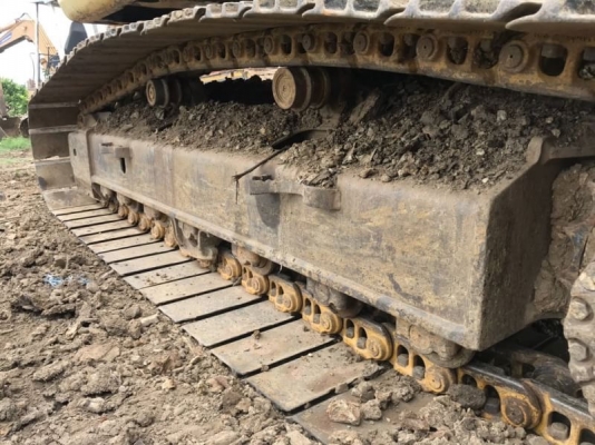 ขาย 865,000 KOMATSU pc 200-7 ปี 2005 ทำงาน  10,000 ชัวโมง เครื่องดี ปั้มแรง โซ่ใหม่ 2 ข้าง ไฟฟ้าครบ เอวแน่น แอร์หนาว  เอกสารอินวอยท์ รถสวยพร้อมใช้งาน รถอยู่  เพชรบูรณ์ 092-595-6777 061-446-2662 ญิ๋งยุ