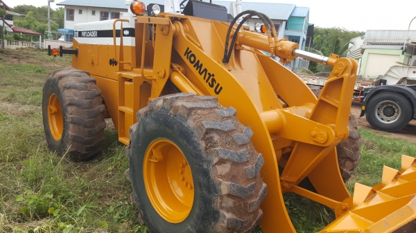 ขาย รถตัก KOMATSU 515 เครื่องดี เกียร์ดี รถพร้อมใช้งานครับ
