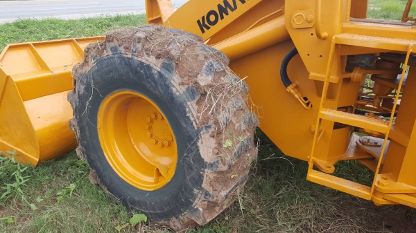 ขาย รถตัก KOMATSU 515 เครื่องดี เกียร์ดี รถพร้อมใช้งานครับ
