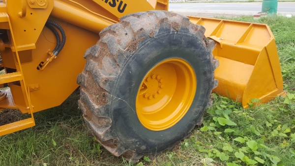 ขาย รถตัก KOMATSU 515 เครื่องดี เกียร์ดี รถพร้อมใช้งานครับ