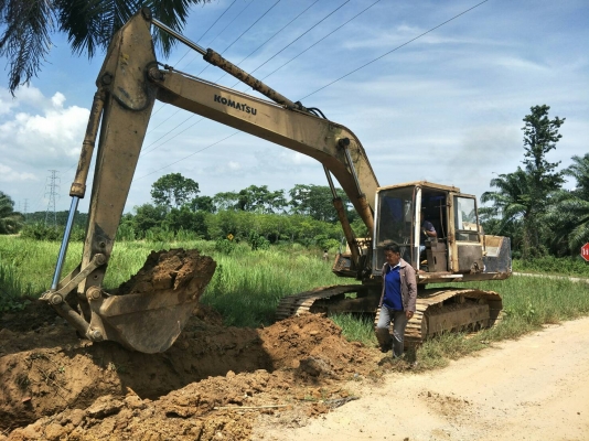 มีVDOขาย KOMATSU PC200-3 คอลโทรลสั้นราคา 350,000 มีVDOขาย KOMATSU PC200-3 คอลโทรลสั้นราคา 350,000