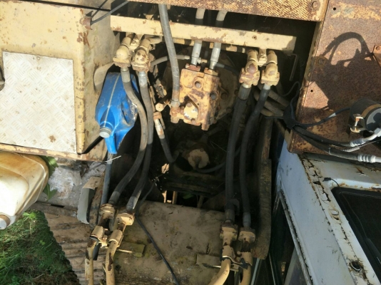 มีVDOขาย KOMATSU PC200-3 คอลโทรลสั้นราคา 350,000