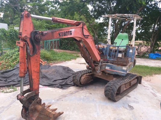 รถแม็คโครล้อยาง  KUBOTA KH021 ราคา 180,000บาท
