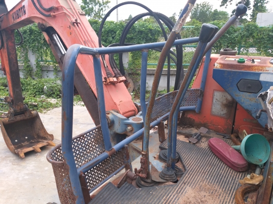 รถแม็คโครล้อยาง KUBOTA KH021 ราคา 180,000บาท รถแม็คโครล้อยาง KUBOTA KH021 ราคา 180,000บาท