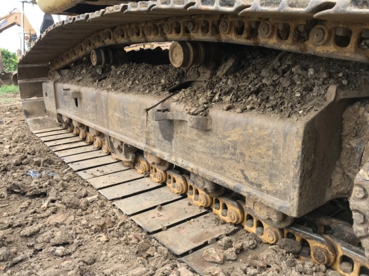 ขาย 865,000 KOMATSU pc 200-7 ปี 2005 ทำงาน  10,000 ชัวโมง เครื่องดี ปั้มแรง โซ่ใหม่ 2 ข้าง ไฟฟ้าครบ เอวแน่น แอร์หนาว  เอกสารอินวอยท์ รถสวยพร้อมใช้งาน รถอยู่  เพชรบูรณ์ 090-772-3710 090-772-3708