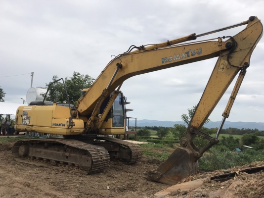 ขาย 865,000 KOMATSU pc 200-7 ปี 2005 ทำงาน  10,000 ชัวโมง เครื่องดี ปั้มแรง โซ่ใหม่ 2 ข้าง ไฟฟ้าครบ เอวแน่น แอร์หนาว  เอกสารอินวอยท์ รถสวยพร้อมใช้งาน รถอยู่  เพชรบูรณ์ 090-772-3710 090-772-3708