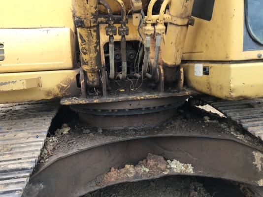 ขาย 865,000 KOMATSU pc 200-7 ปี 2005 ทำงาน  10,000 ชัวโมง เครื่องดี ปั้มแรง โซ่ใหม่ 2 ข้าง ไฟฟ้าครบ เอวแน่น แอร์หนาว  เอกสารอินวอยท์ รถสวยพร้อมใช้งาน รถอยู่  เพชรบูรณ์ 090-772-3710 090-772-3708