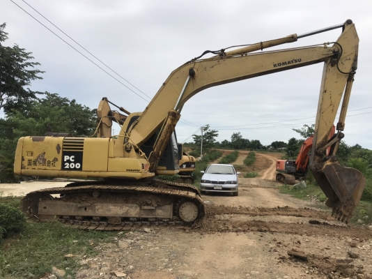 ขาย 590,000 KOMATSU pc 200-6 เล่มทะเบียน ไฟฟ้าครบ เครื่องดี ปั้มแรง เอวแน่น ช่วงล่างสวย รถพร้อมใช้งานเอกสารพร้อมโอน รถอยู่ เพชรบูณร์ 090-772-3710 090-772-3708