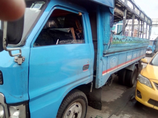 ขายรถ 6 ล้อ พร้อมโอน ใช้รับส่งคนงานได้