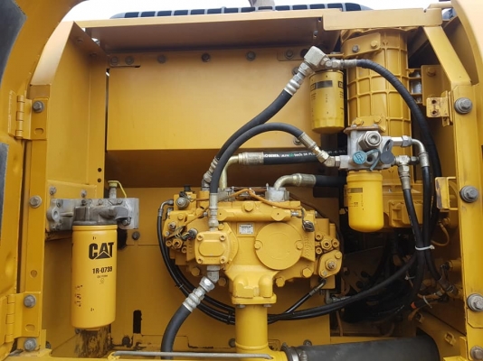 CAT320D เก๋งดำ JAPAN 8,6xxชม.  เอกสารหนังสือแจ้งจำหน่ายราคา1,750,000บาท 081-989-1989 หรั่งครับ