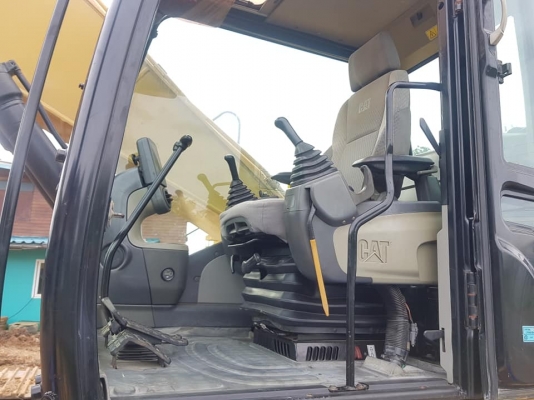 CAT320D เก๋งดำ JAPAN 8,6xxชม.  เอกสารหนังสือแจ้งจำหน่ายราคา1,750,000บาท 081-989-1989 หรั่งครับ