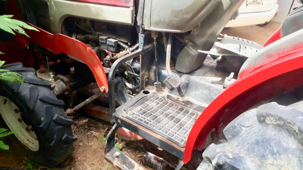 YANMAR EF 352T - 4WD ปี 51 รถไถ 2 เพลา รถจอดไม่ได้ใช้งานปั๊มโซล่าเสียต้องเช็คปั๊มก่อนขายตามสภาพนะครั