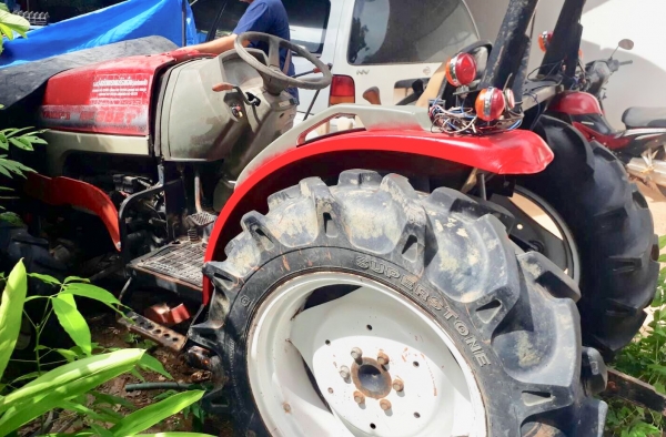 YANMAR EF 352T - 4WD ปี 51 รถไถ 2 เพลา รถจอดไม่ได้ใช้งานปั๊มโซล่าเสียต้องเช็คปั๊มก่อนขายตามสภาพนะครั
