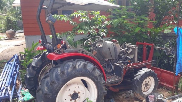 YANMAR EF 352T - 4WD ปี 51 รถไถ 2 เพลา รถจอดไม่ได้ใช้งานปั๊มโซล่าเสียต้องเช็คปั๊มก่อนขายตามสภาพนะครั