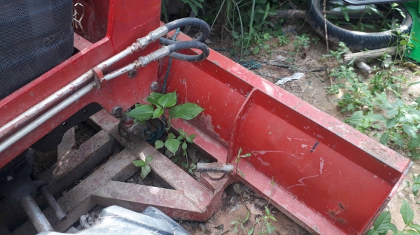 YANMAR EF 352T - 4WD ปี 51 รถไถ 2 เพลา รถจอดไม่ได้ใช้งานปั๊มโซล่าเสียต้องเช็คปั๊มก่อนขายตามสภาพนะครั