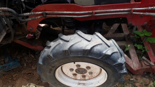 YANMAR EF 352T - 4WD ปี 51 รถไถ 2 เพลา รถจอดไม่ได้ใช้งานปั๊มโซล่าเสียต้องเช็คปั๊มก่อนขายตามสภาพนะครั
