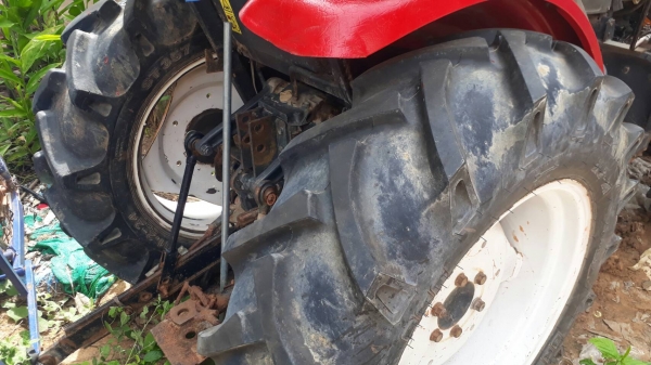 YANMAR EF 352T - 4WD ปี 51 รถไถ 2 เพลา รถจอดไม่ได้ใช้งานปั๊มโซล่าเสียต้องเช็คปั๊มก่อนขายตามสภาพนะครั