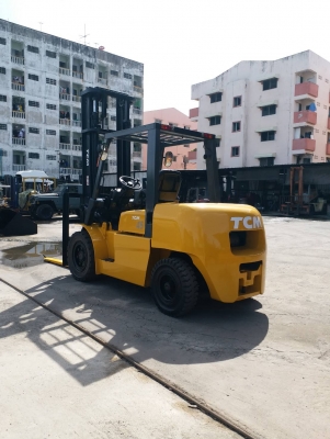 ขายรถยกโฟร์คลิฟท์ยี่ห้อ TCM 4.5 ตัน เสาสูง4.5 เมตร