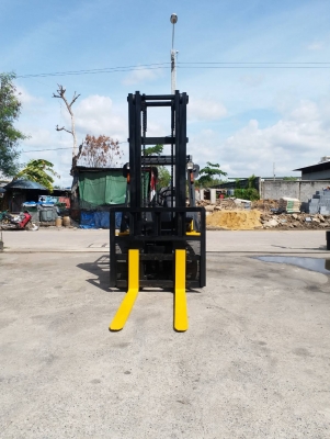 ขายรถยกโฟร์คลิฟท์ยี่ห้อ TCM 4.5 ตัน เสาสูง4.5 เมตร