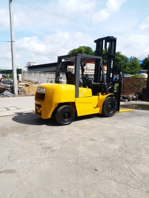 ขายรถยกโฟร์คลิฟท์ยี่ห้อ TCM 4.5 ตัน เสาสูง4.5 เมตร