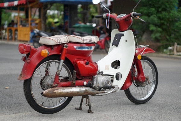 ร้าน วุฒิ นนบุรี ขาย HONDA C70 รถสภาพสวยแห้งๆเดิมๆทะเบียนโอน ร้าน วุฒิ นนบุรี ขาย HONDA C70 รถสภาพสวยแห้งๆเดิมๆทะเบียนโอน