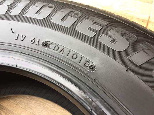 205-70-15 ปี 18 ยาง Bridgestone 2 เส้น 1800 ยางสวยไม่บวมไม่กินข้างดอกยางเหลือเยอะเอาไปวิ่งกันใด้อีกย