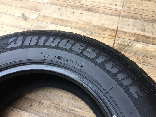 205-70-15 ปี 18 ยาง Bridgestone 2 เส้น 1800 ยางสวยไม่บวมไม่กินข้างดอกยางเหลือเยอะเอาไปวิ่งกันใด้อีกย
