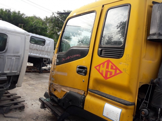 ขายหัวเก๋งสำหรับรถบรรทุก10ล้อ/หัวลาก ยี่ห้อISUZU : GIGA- CXH81TW รุ่นยกหัวได้, มีแค๊ป, 3 ใบปัด, มีขาหลังสามารถนำไปดัดแปลงใส่กับรถบรรทุก รุ่นอื่นๆ หรือแบบใกล้เคียงกันได้ สินค้าเดิมๆเก่านอก ขายตามสภาพ