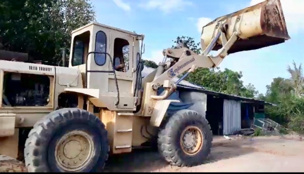 KAWASAKI 70H - 2 รถตักล้อยางเอวอ่อน ขนาดใหญ่ รถเครื่องเดิมปั๊มเดิมๆแน่นแรงดีพร้อมใช้งานได้เลย ระบบไฮดรอลิกส์ไม่มีแตกเยิ้มแห้งดีทั้งคัน ช่วงล่างแน่นๆยางสภาพเต็มดี ราคาต่อรองได้ครับ KAWASAKI 70H - 2 รถตักล้อยางเอวอ่อน ขนาดใหญ่ รถเครื่องเดิมปั๊มเดิมๆแน่นแรงดีพร้อมใช้งานได้เลย ระบบไฮดรอลิกส์ไม่มีแตกเยิ้มแห้งดีทั้งคัน ช่วงล่างแน่นๆยางสภาพเต็มดี ราคาต่อรองได้ครับ