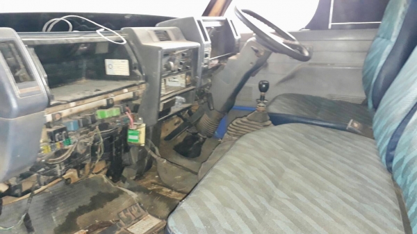ISUZU KS 110 HP 4BC1 หกล้อบรรทุก กระบะคอกไม้ความยาว 4.30 เมตรสวยๆพร้อมใช้งาน ภายในเก๋งไม่มีผุ เกียร์