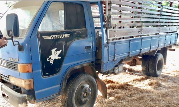 ISUZU KS 110 HP 4BC1 หกล้อบรรทุก กระบะคอกไม้ความยาว 4.30 เมตรสวยๆพร้อมใช้งาน ภายในเก๋งไม่มีผุ เกียร์