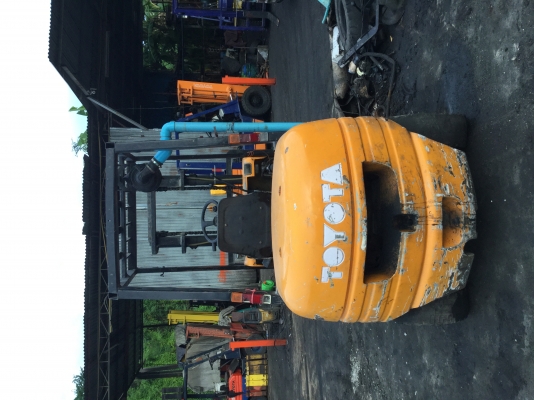 อาาร์ ซี เอช โฟรคลิฟท์ ขาย  โตโยต้า รุ่น 6  ดีเซล  3 ตัน