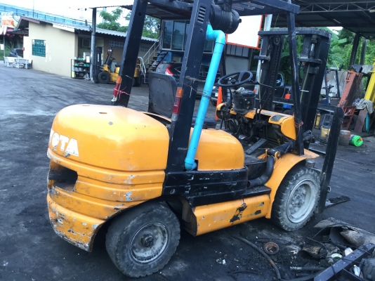 อาาร์ ซี เอช โฟรคลิฟท์ ขาย  โตโยต้า รุ่น 6  ดีเซล  3 ตัน