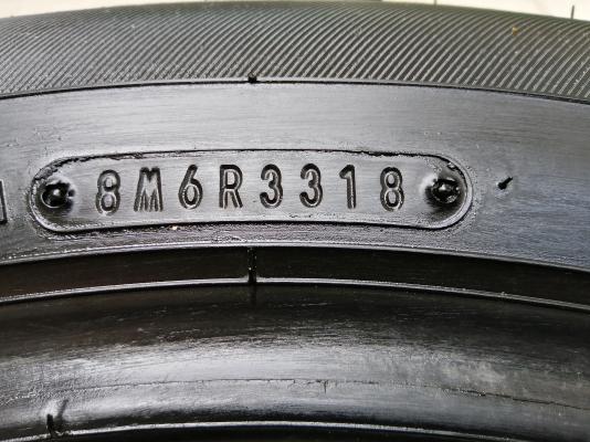 ยาง Dunlop 215 55 17 ปลายปี18 ดอกเต็ม เนื้อนิ่มๆ ไม่มีปะ ใช้ยาว ราคาไม่แพง