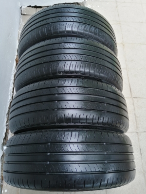 ยาง Dunlop 215 55 17 ปลายปี18 ดอกเต็ม เนื้อนิ่มๆ ไม่มีปะ ใช้ยาว ราคาไม่แพง