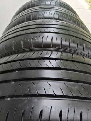 ยาง Dunlop 215 55 17 ปลายปี18 ดอกเต็ม เนื้อนิ่มๆ ไม่มีปะ ใช้ยาว ราคาไม่แพง