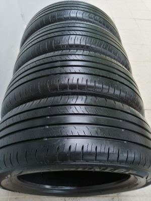 ยาง Dunlop 215 55 17 ปลายปี18 ดอกเต็ม เนื้อนิ่มๆ ไม่มีปะ ใช้ยาว ราคาไม่แพง