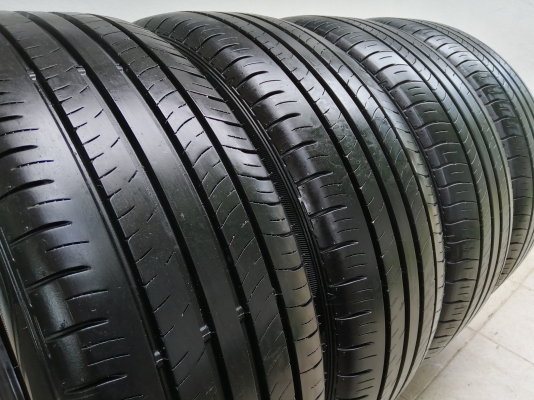 ยาง Dunlop 215 55 17 ปลายปี18 ดอกเต็ม เนื้อนิ่มๆ ไม่มีปะ ใช้ยาว ราคาไม่แพง