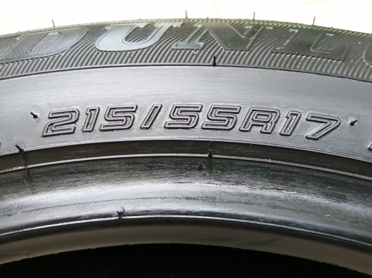 ยาง Dunlop 215 55 17 ปลายปี18 ดอกเต็ม เนื้อนิ่มๆ ไม่มีปะ ใช้ยาว ราคาไม่แพง