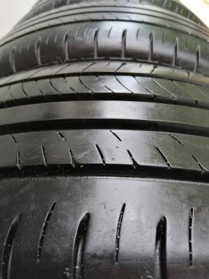 ยาง Dunlop 215 55 17 ปลายปี18 ดอกเต็ม เนื้อนิ่มๆ ไม่มีปะ ใช้ยาว ราคาไม่แพง