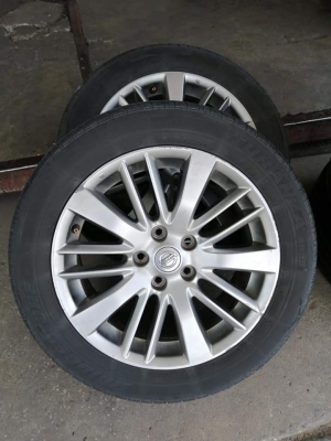 ยาง Dunlop 215 55 17 ปลายปี18 ดอกเต็ม เนื้อนิ่มๆ ไม่มีปะ ใช้ยาว ราคาไม่แพง