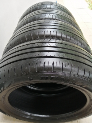 ยาง Dunlop 215 55 17 ปลายปี18 ดอกเต็ม เนื้อนิ่มๆ ไม่มีปะ ใช้ยาว ราคาไม่แพง