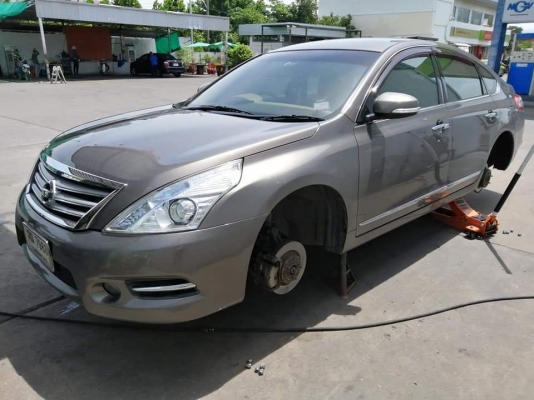 ยาง Dunlop 215 55 17 ปลายปี18 ดอกเต็ม เนื้อนิ่มๆ ไม่มีปะ ใช้ยาว ราคาไม่แพง