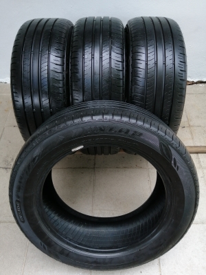 ยาง Dunlop 215 55 17 ปลายปี18 ดอกเต็ม เนื้อนิ่มๆ ไม่มีปะ ใช้ยาว ราคาไม่แพง